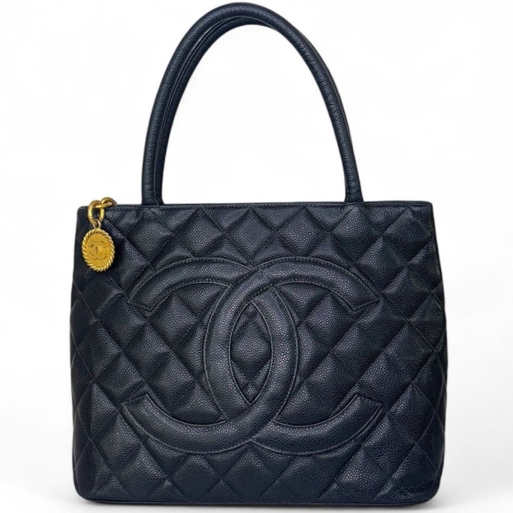 CHANEL Black Vintage CC Logo Caviar Leather Quilted Medallion Tote Bag - Picture 2 of 16